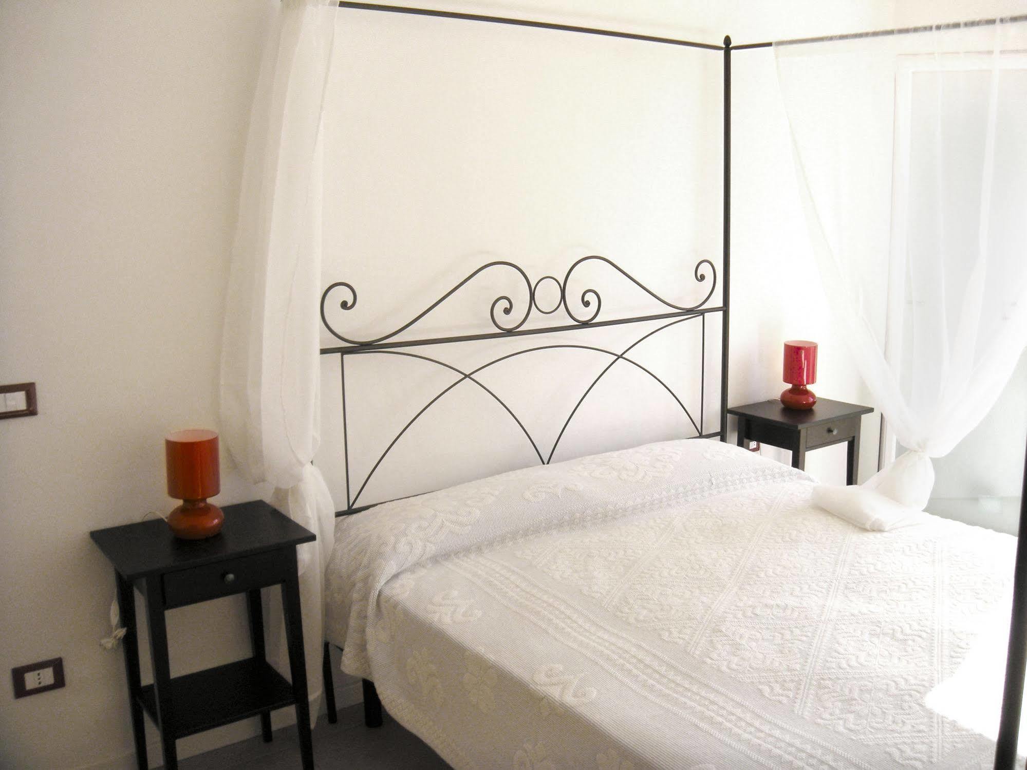 באיה סרדיניה Hotel Residence Rena Bianca מראה חיצוני תמונה